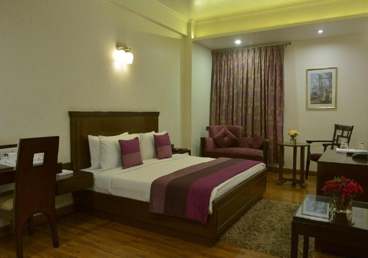 Hotel Rockland Panchsheel Enclave ニューデリー エクステリア 写真