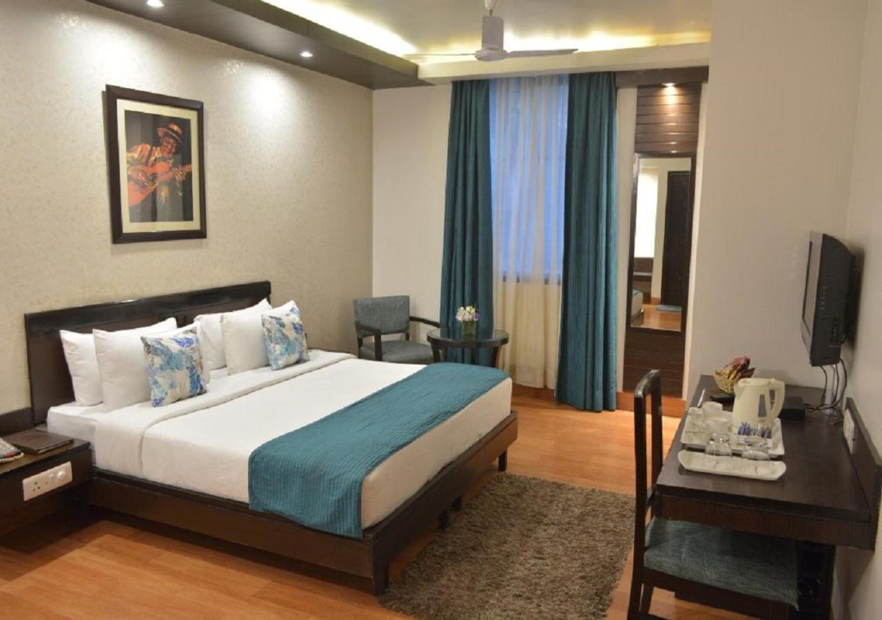 Hotel Rockland Panchsheel Enclave ニューデリー エクステリア 写真